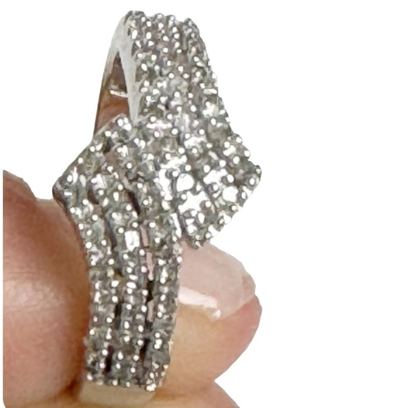 Round Cubics Bypass Ring in Sterling Silver Fashion Costume - Picture 8 of 11